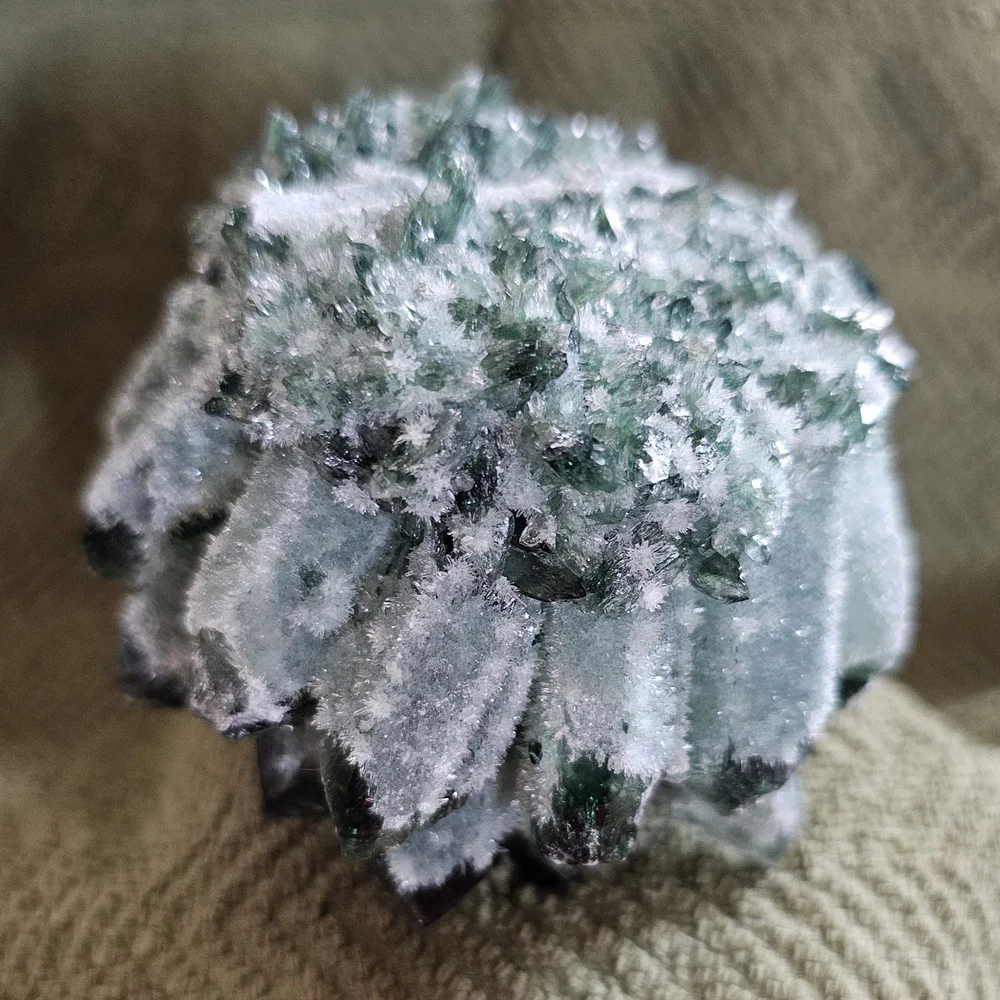 Beautifully Icy Emerald Crystal Cluster - Picture 5 of 8
